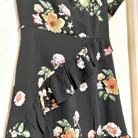 NWT FFLMYUHULIU MADDIE GIRL MIDNIGHT FLORAL MINI DRESS ruffle hem womens M - Picture 10 of 11